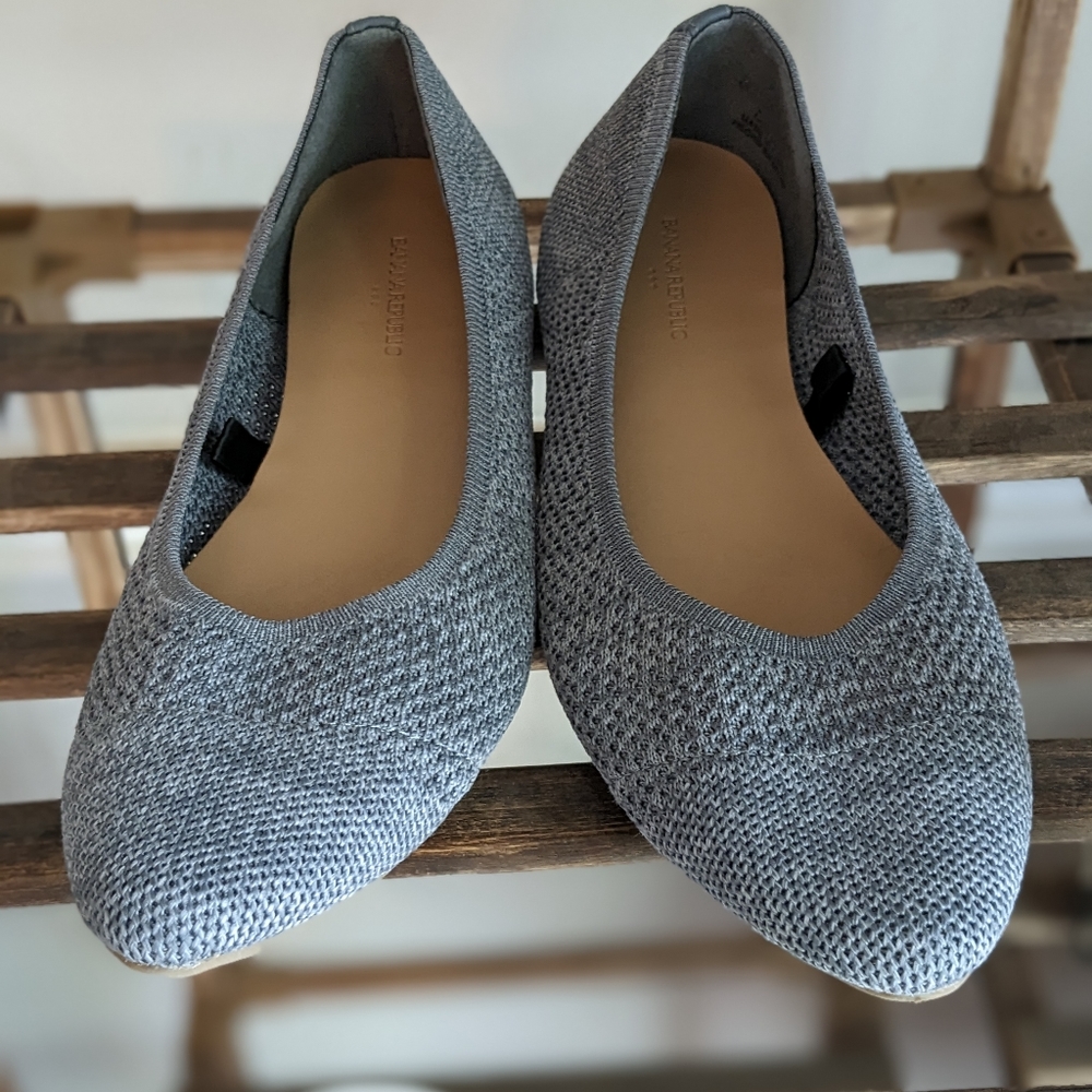 Banana Republic flats - Picture 1 of 4